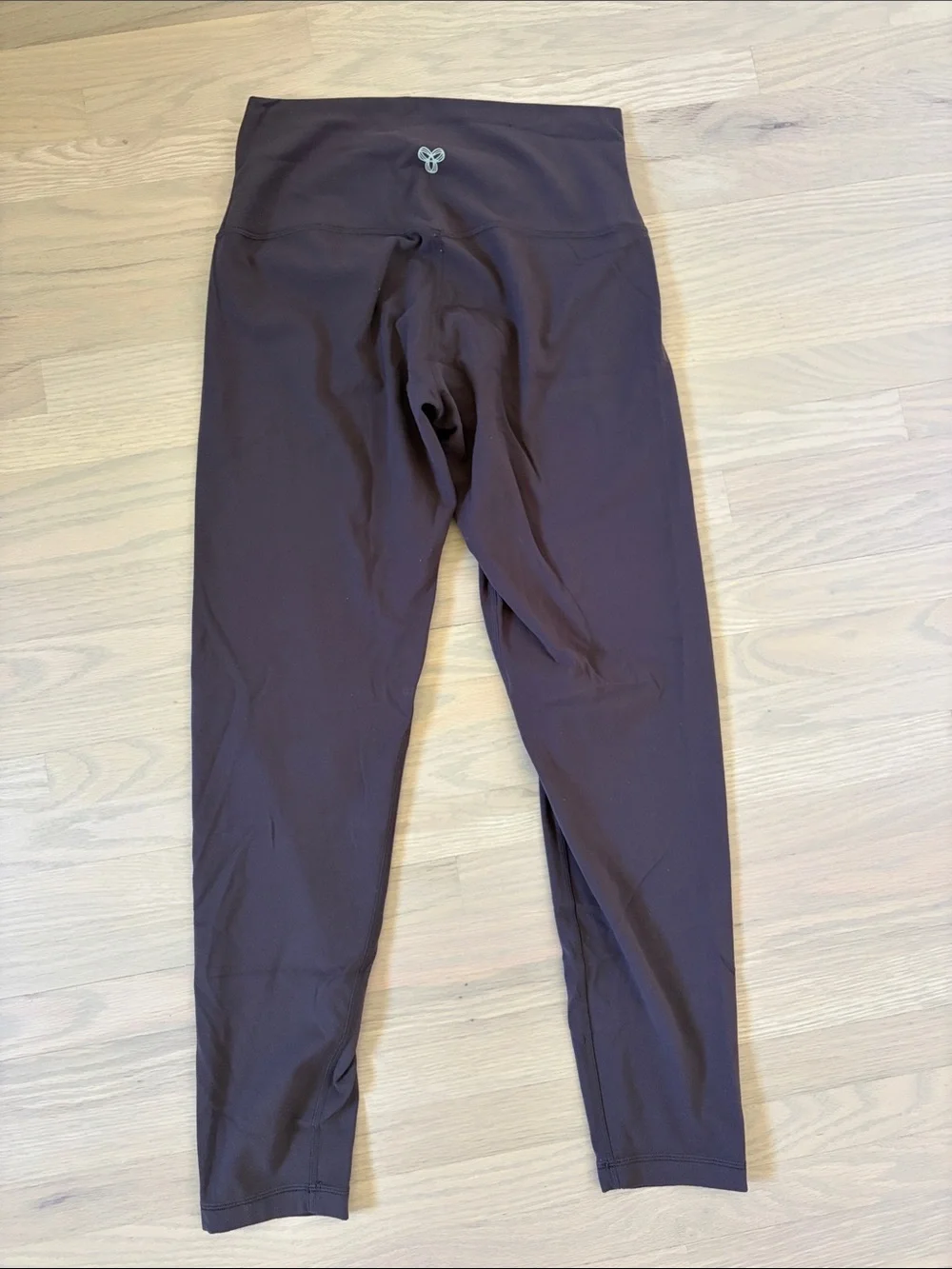 Aritzia High-Waist Butter Golden Cheeky Leggings in Dark Brown - Picture 2 of 3